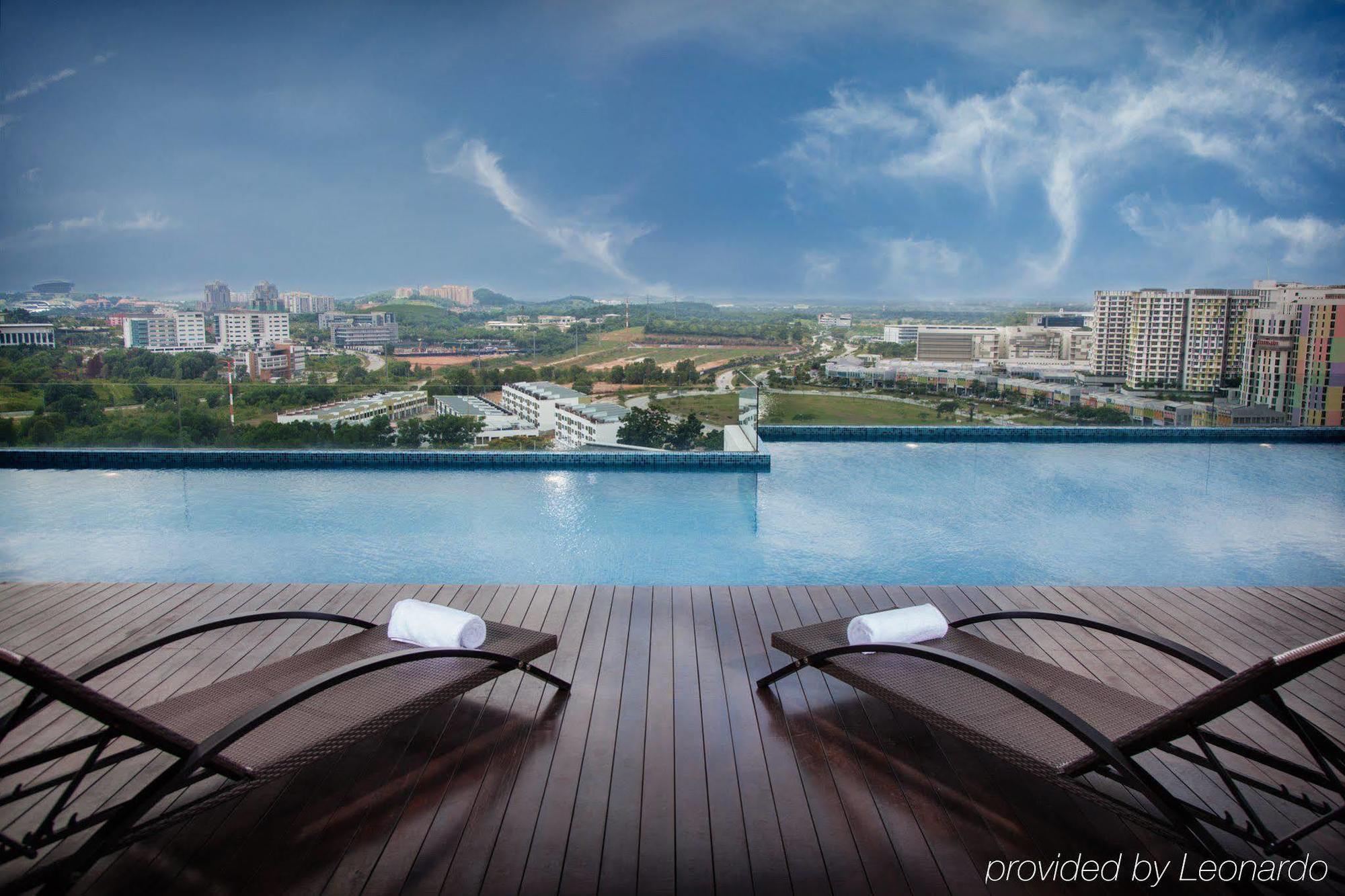 Citadines Dpulze Cyberjaya Aparthotel Exterior photo